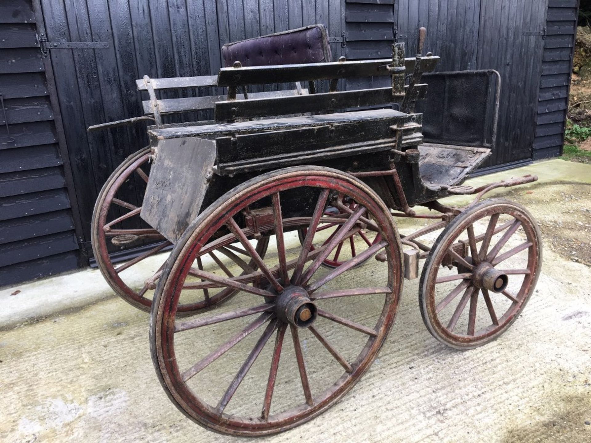 PONY DOG CART built by J. Petit, a good quality provincial builder. Painted black with a burgundy - Image 2 of 3