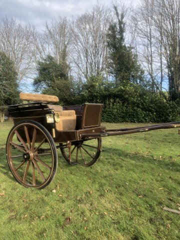 FENIX CARRIAGE approx. 22 years old, to suit 10 to 11hh pony. Unused and kept in storage for the