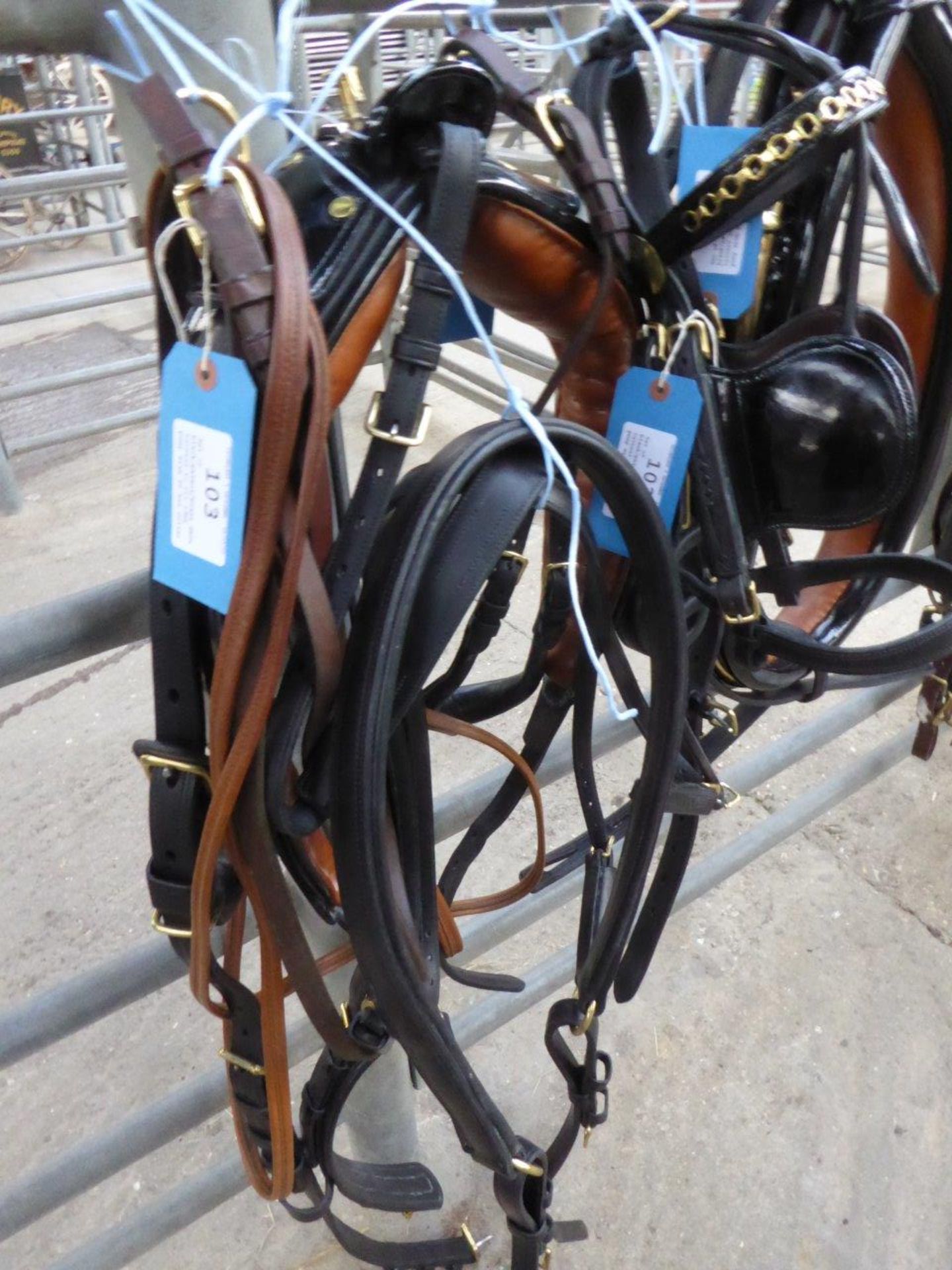 Set of black/patent/brass show harness to fit 13hh pony with 20.5in collar, by John McDonald - Image 3 of 4