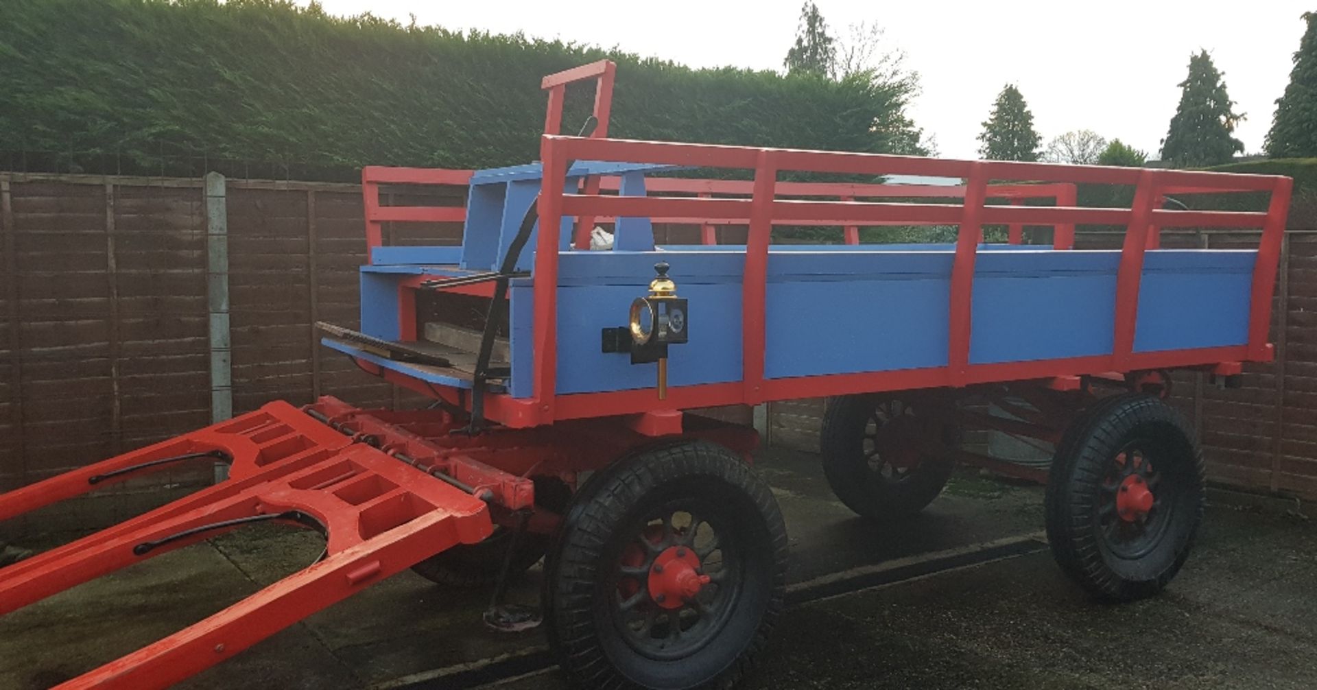 WAGONETTE to suit 17 to 19hh pair. Painted red and blue with red lining and undercarriage with - Image 3 of 8