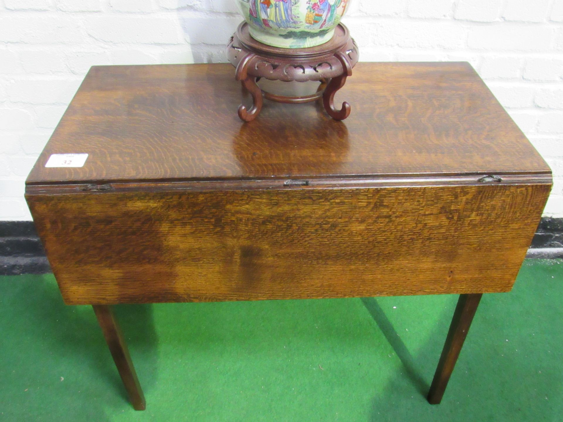Oak drop-side table with drawer to one end, 98(open) x 87 x 74cms. Estimate £20-30. - Image 2 of 3