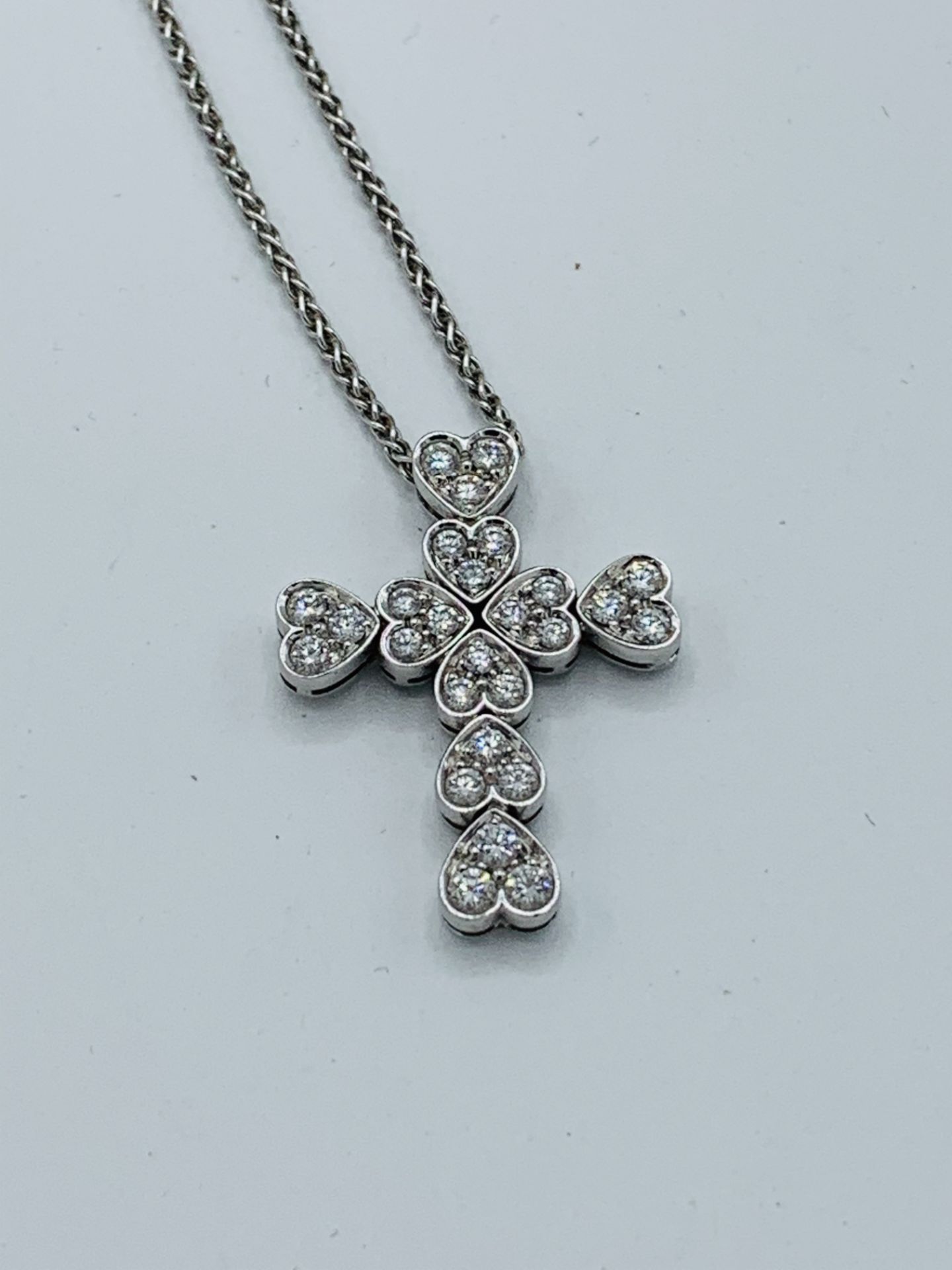 18ct white gold heart shaped clusters of diamonds in the form of a cross, on a white gold chain, - Image 3 of 3