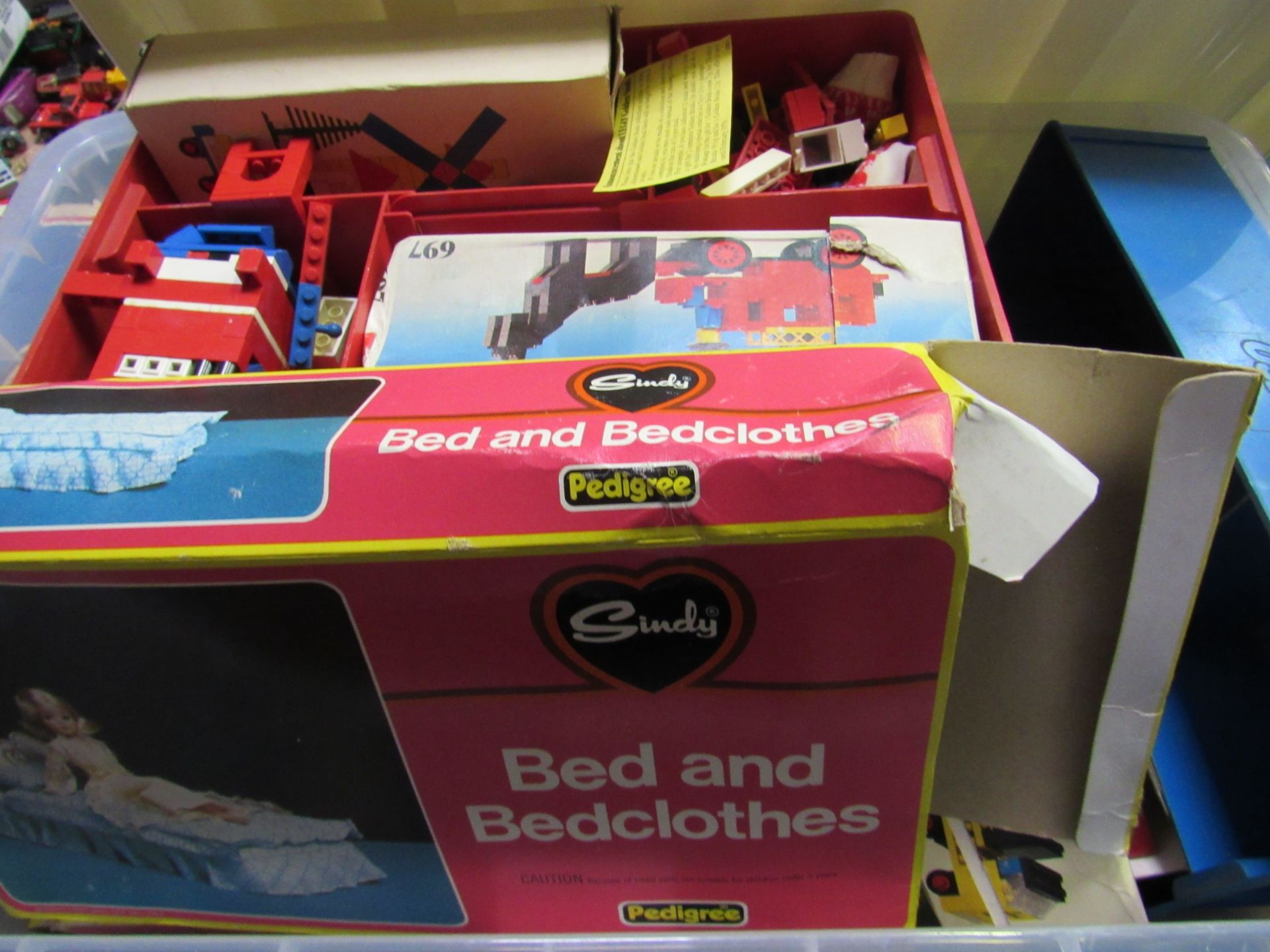 Quantity of vintage Lego; Barbie Fashion Piazza; Sindy bed and bed clothes; Sindy Wall oven. - Image 2 of 2