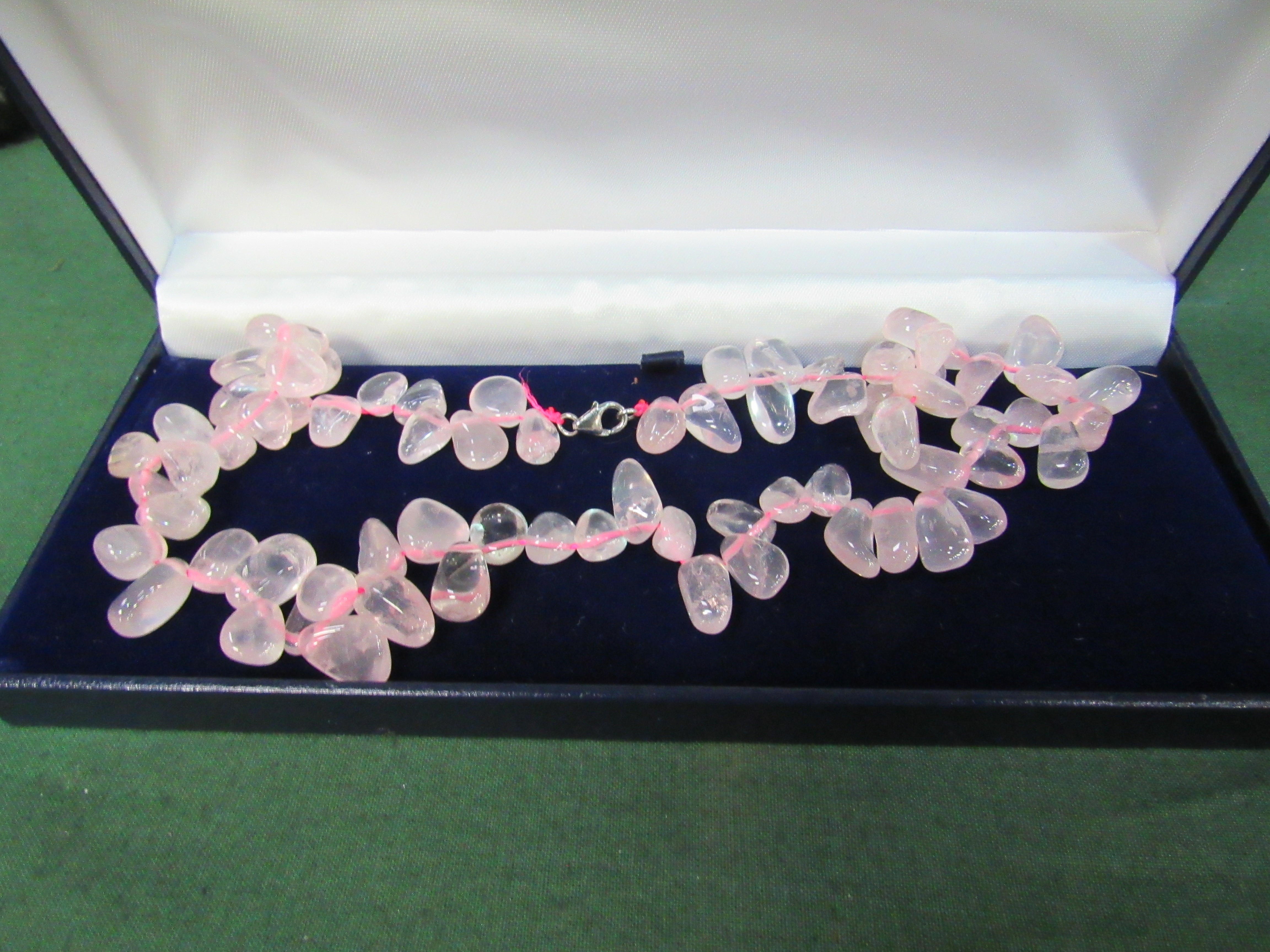 Rose quartz necklace in box. Estimate £15-30.