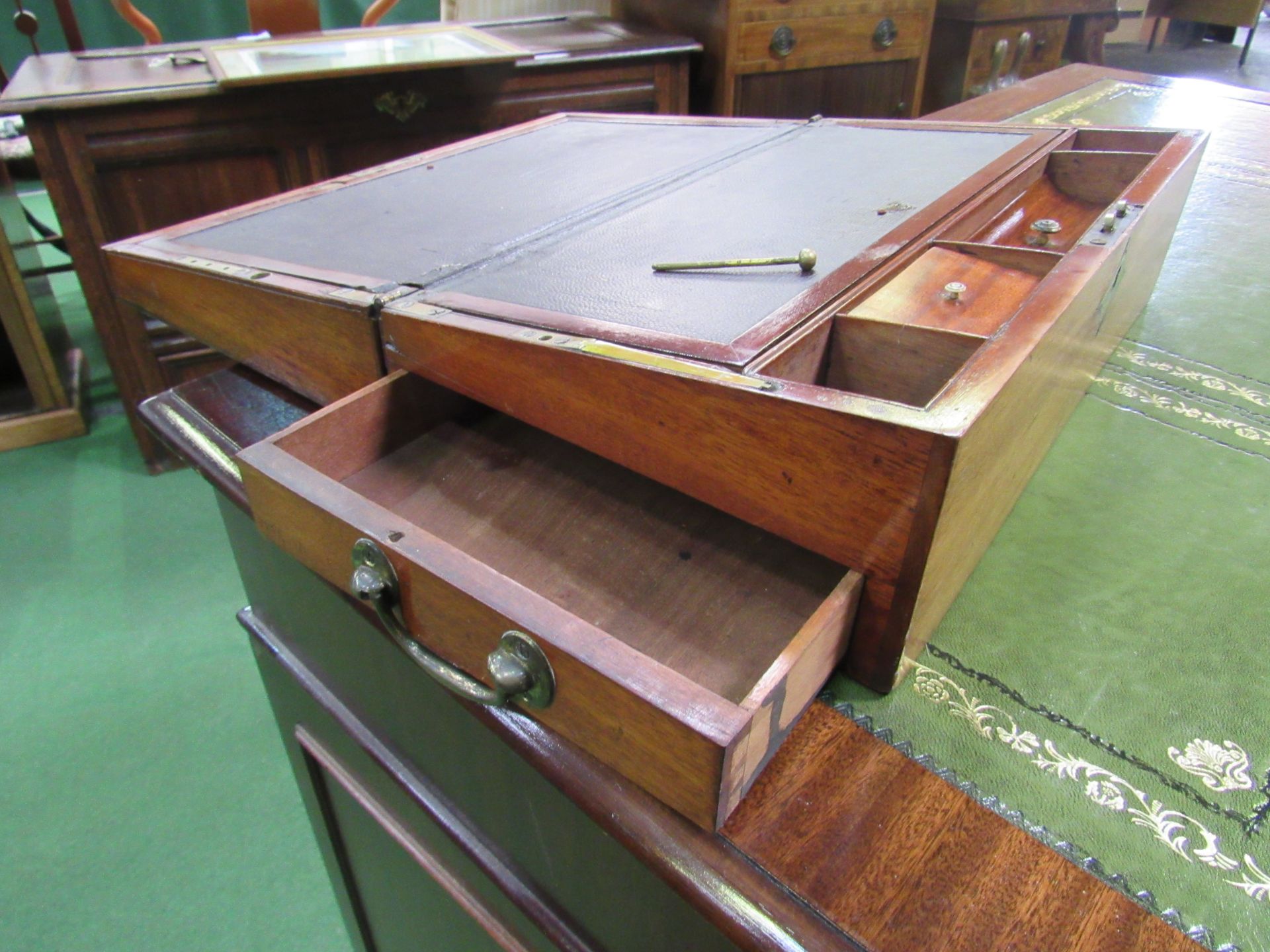 Mahogany writing slope cum lectern, with brass carry handles, complete with dismantlable stop, - Image 3 of 5