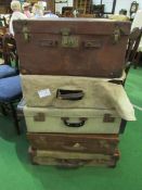 5 vintage suitcases. Estimate £30-40.