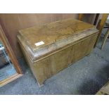 Small veneered chest, 82 x 46 x 43cms. Estimate £10-20.