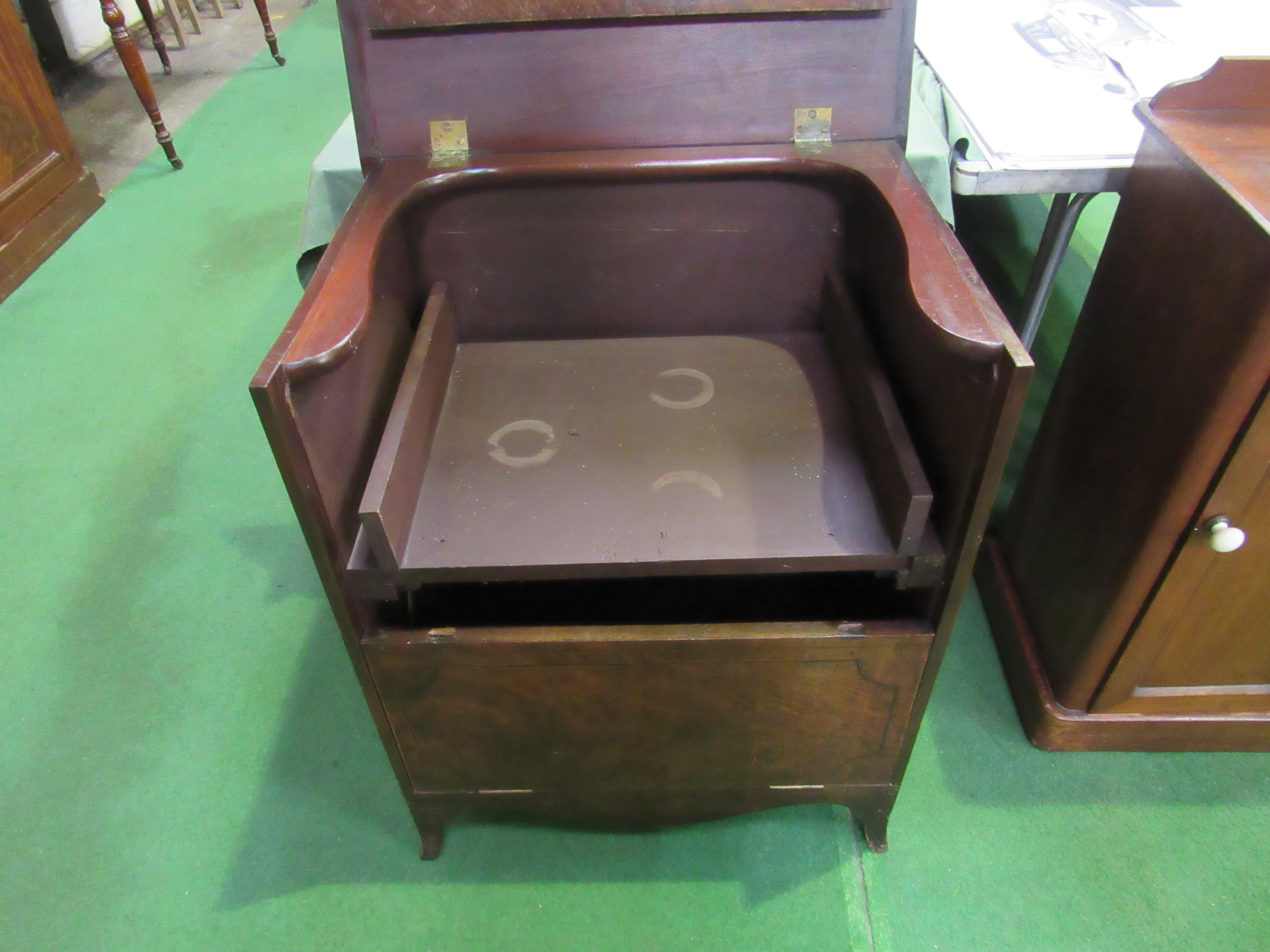 Georgian flame mahogany commode, with brass carry handles, 63 x 49 x 75cms. Estimate £20-40. - Image 3 of 3
