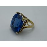 9ct gold and London blue Topaz ring 9.9gms, size H, stone 2 x 1.5cms. Estimate £500-600.