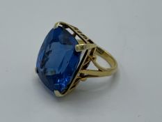 9ct gold and London blue Topaz ring 9.9gms, size H, stone 2 x 1.5cms. Estimate £500-600.