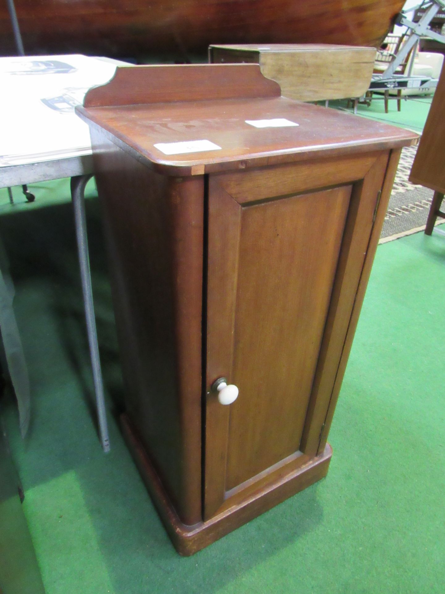 Mahogany pot cupboard, 38 x 34 x 75cms. Estimate £10-20. - Image 2 of 2