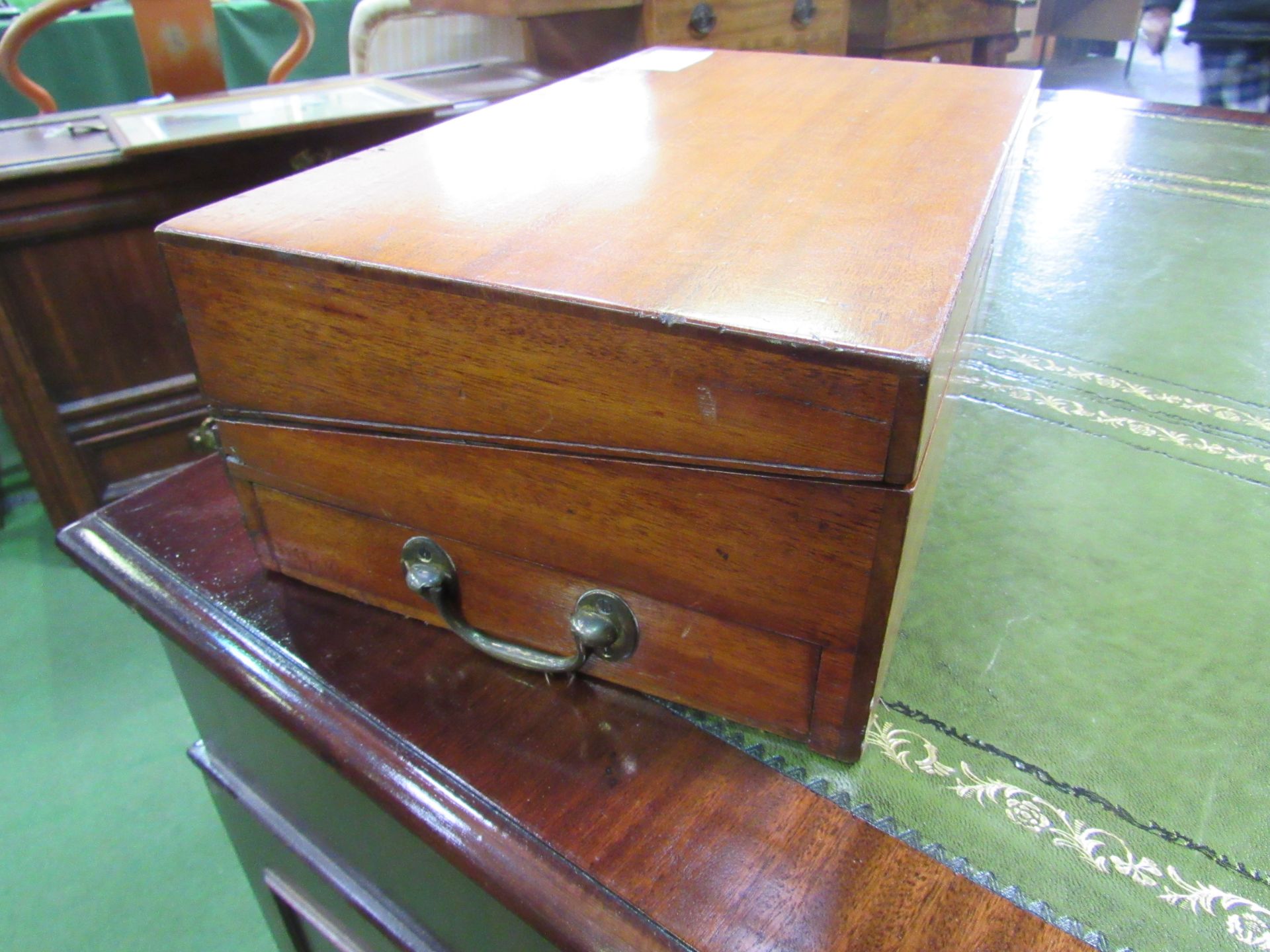Mahogany writing slope cum lectern, with brass carry handles, complete with dismantlable stop, - Image 2 of 5