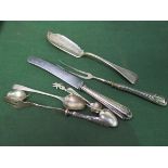 Silver cutlery. Estimate £10-20.