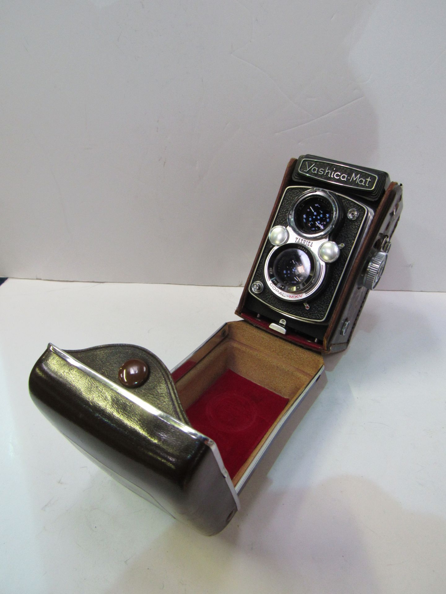 Yashica-Mat Copal-MXV cine camera. Estimate £40-60. - Image 2 of 5