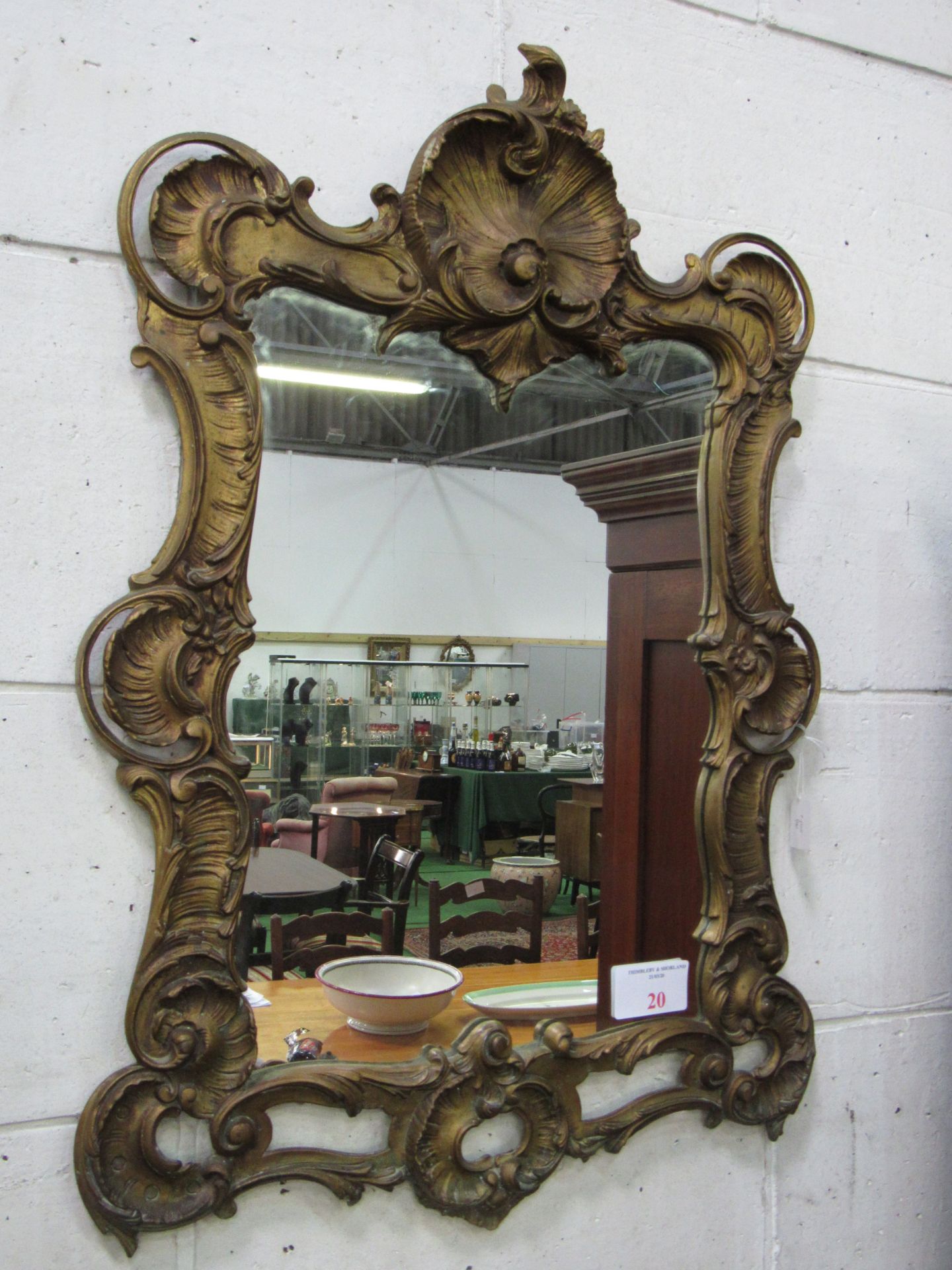 Large ornate gilded serpentine shape gilt frame mirror. Estimate £20-30.
