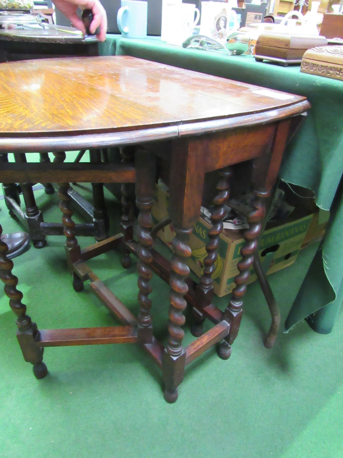 Oak oval top gate-leg table 90(open) x 60 x 73cms. Estimate £20-30. - Image 3 of 3