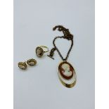 18ct gold and cameo ring, size M, weight 5.2gms together with a cameo pendant on yellow metal chain,