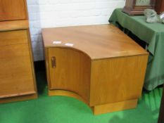 G-Plan corner base unit, 107 x 76 x 54cms. Estimate £20-40.