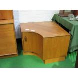 G-Plan corner base unit, 107 x 76 x 54cms. Estimate £20-40.