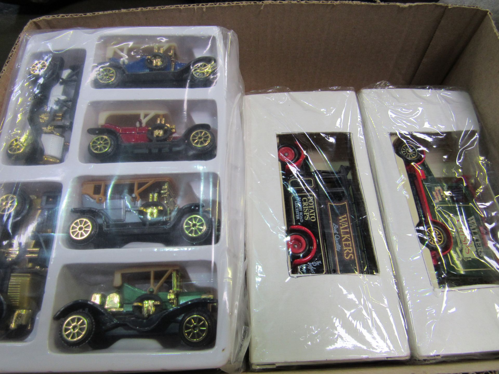 3 boxed vintage model cars; 12 Days Gone buses (all boxed). - Image 2 of 2