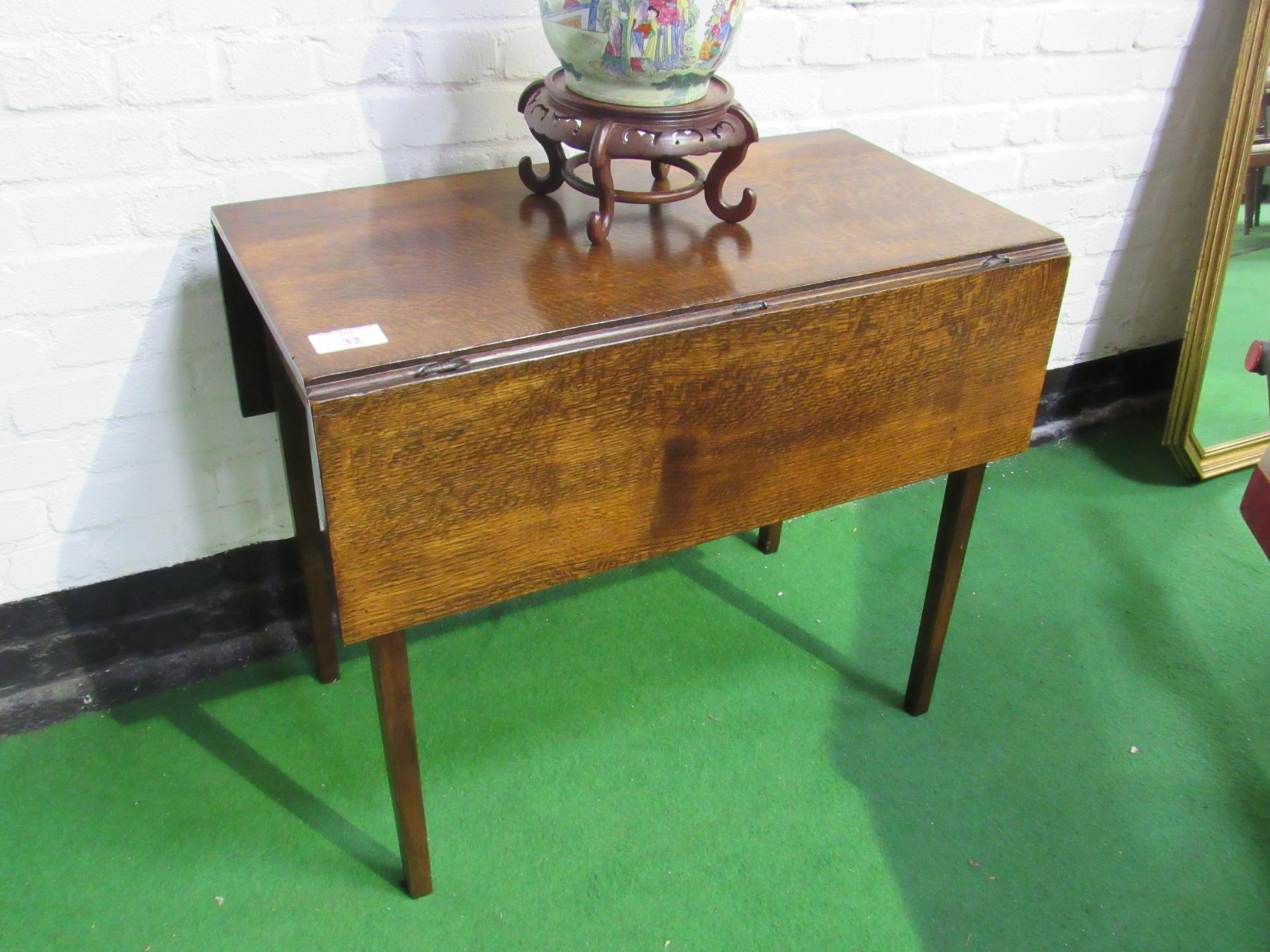 Oak drop-side table with drawer to one end, 98(open) x 87 x 74cms. Estimate £20-30.