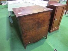 Georgian flame mahogany commode, with brass carry handles, 63 x 49 x 75cms. Estimate £20-40.