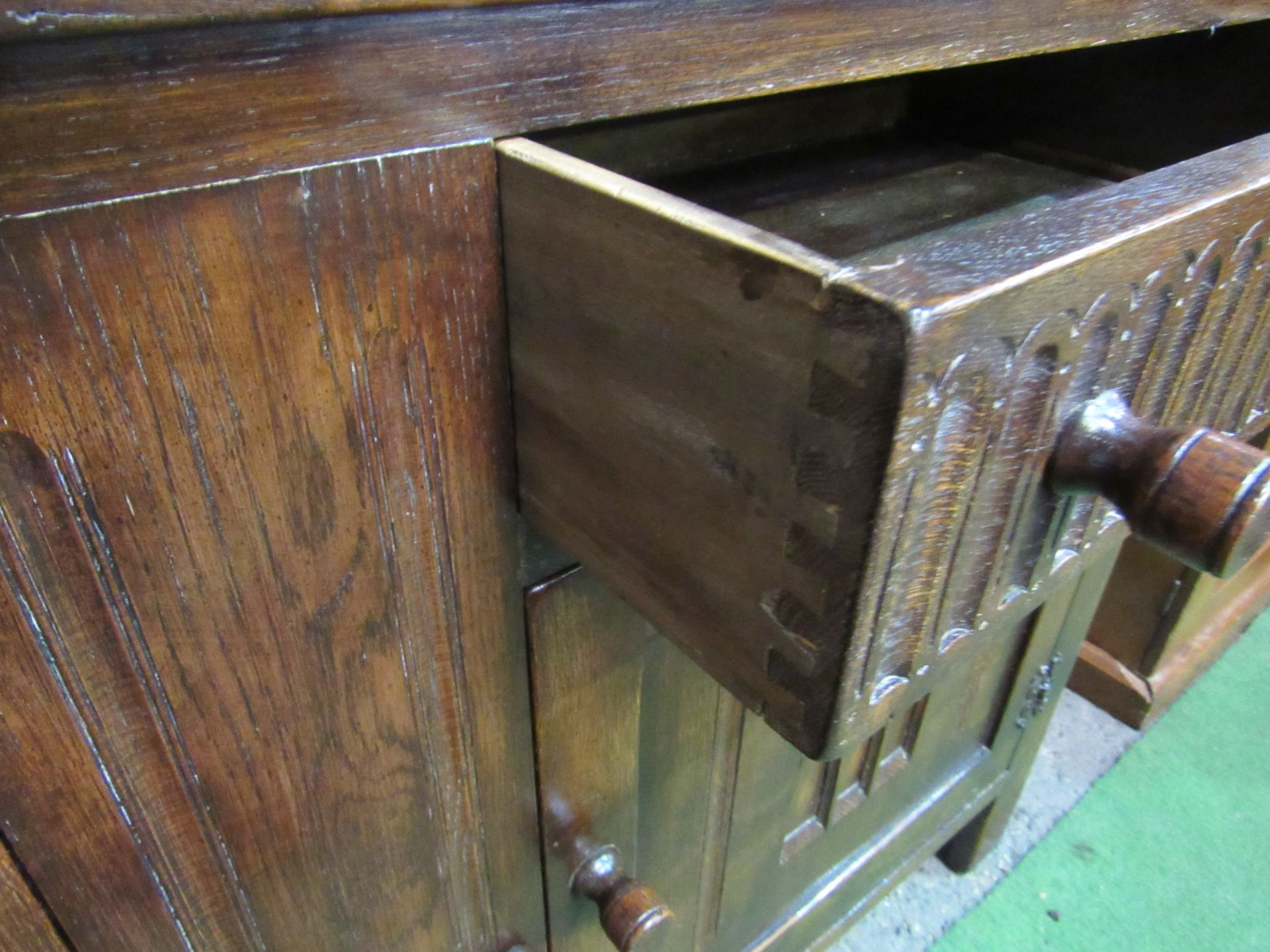 Oak dresser 2 drawers above 2 cupboards, 141 x 49 x 172cms. Estimate £30-40. - Image 4 of 4