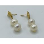 9ct gold and pearl drop earrings. Estimate £20-30.