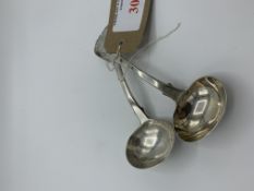 2 small ladles with engraved crest to handle, hallmarked London 1824, length 18cms, weight 5.0ozt.