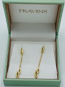 18ct gold drop earrings in a Pravins box, weight 2.4gms. Estimate £80-100.