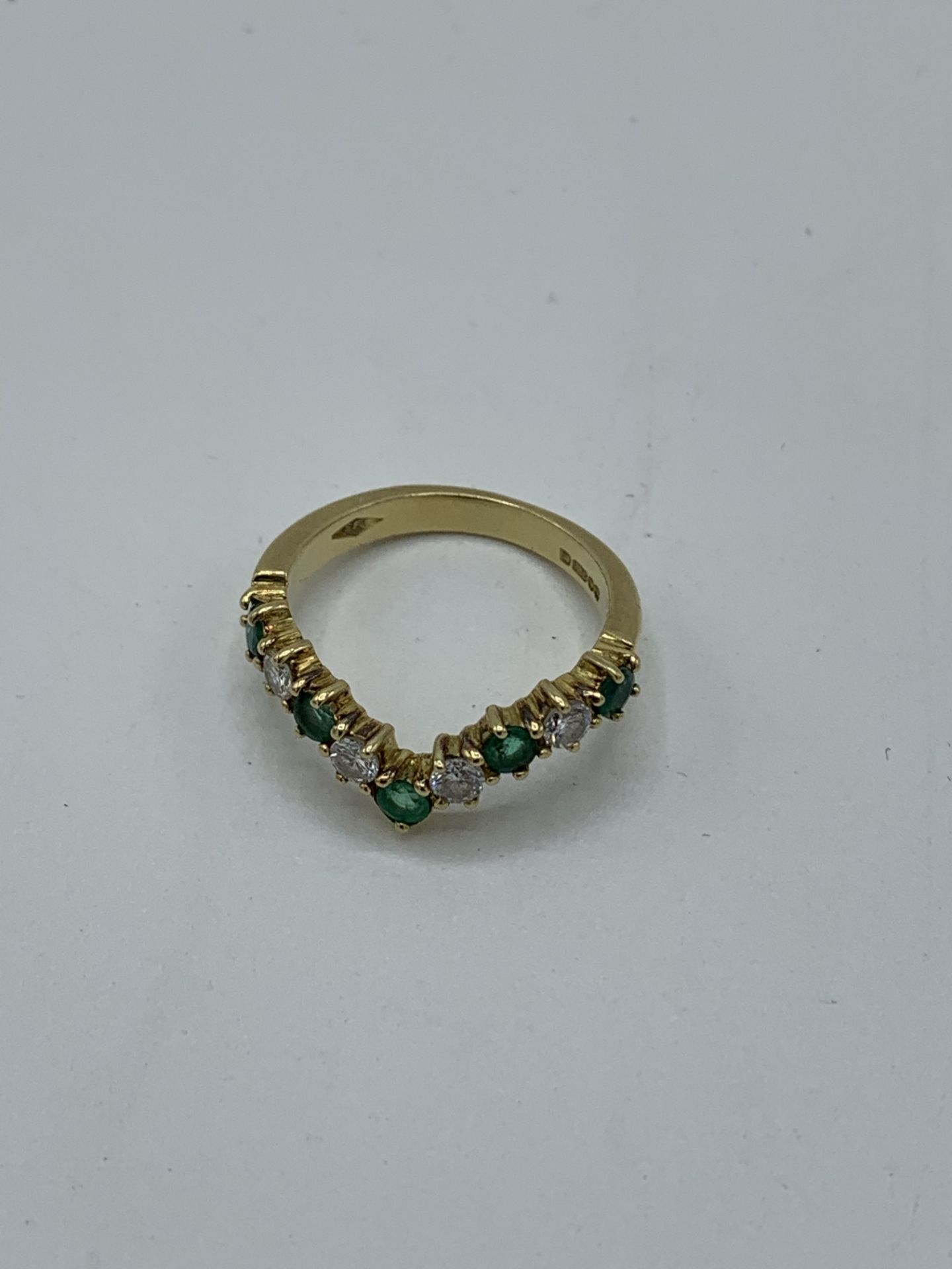 18ct gold diamond and emerald ring size I, weight 2.9gms. Estimate £150-180.