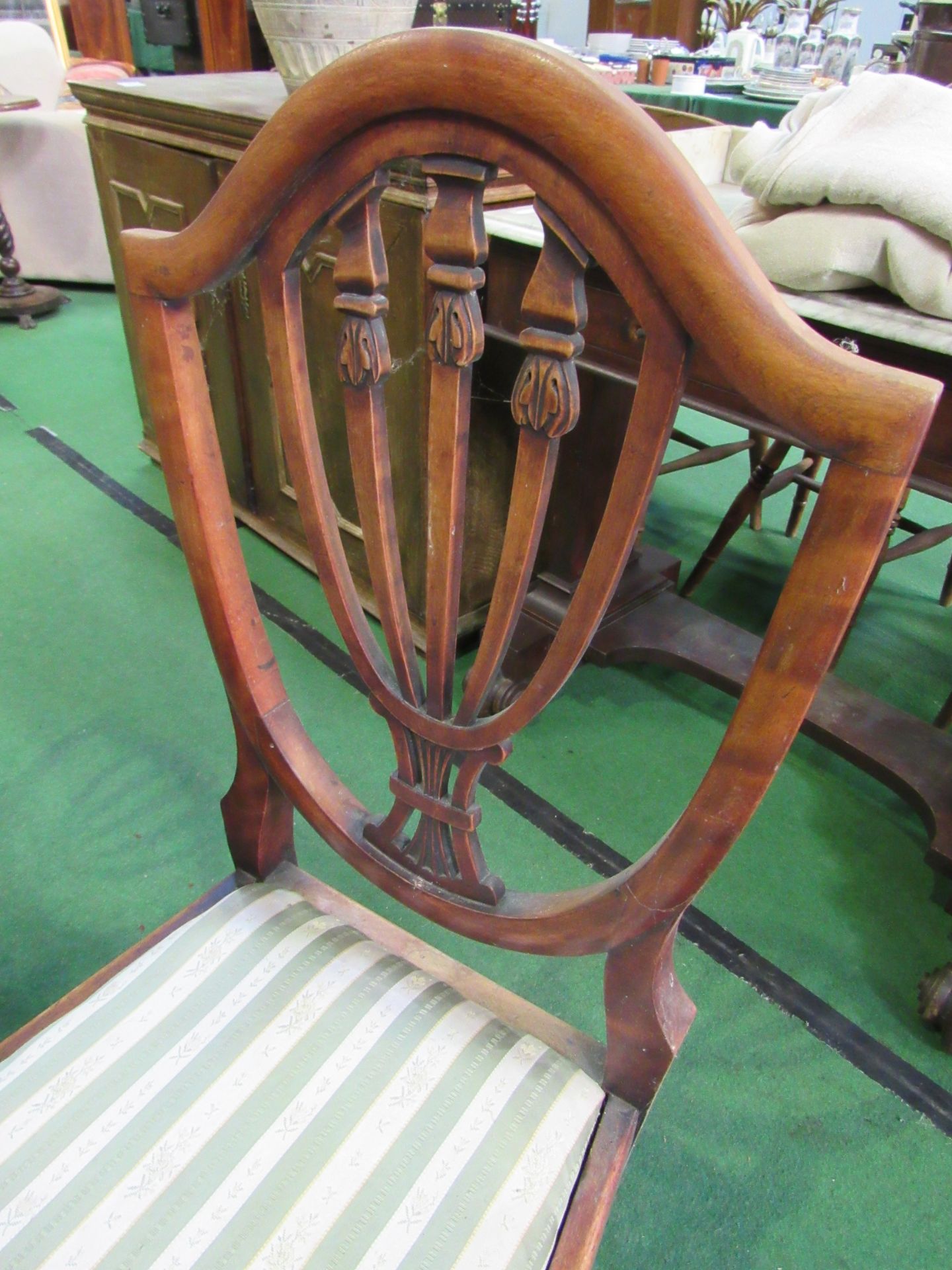 Set of 6 shield back Hepplewhite style dining chairs and 2 matching carvers. Estimate £120-150. - Image 6 of 6