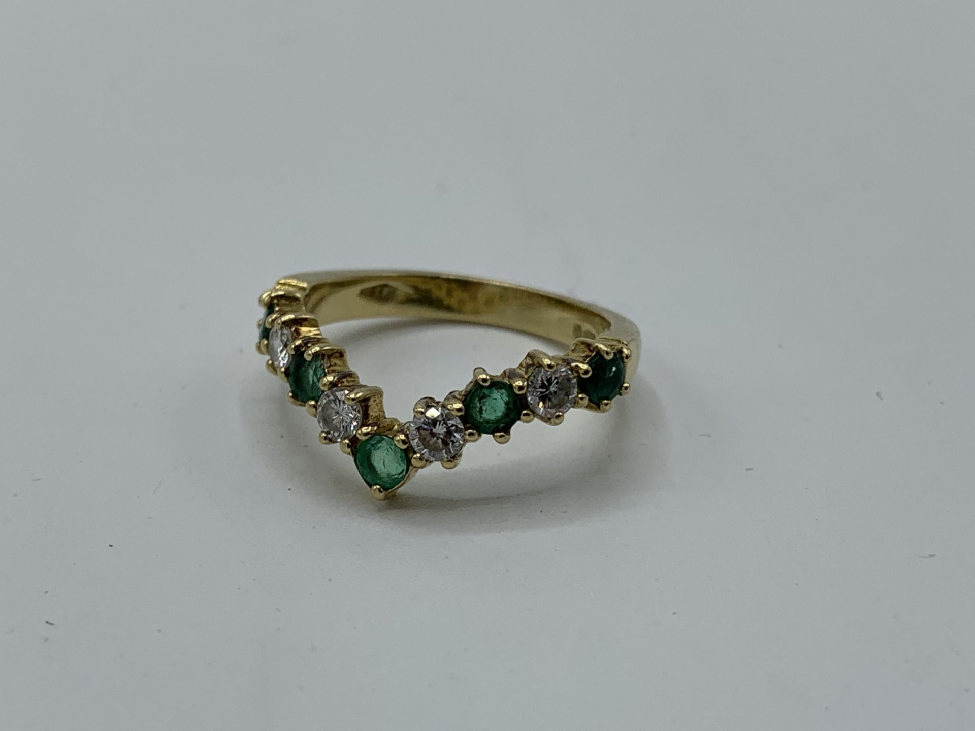 18ct gold diamond and emerald ring size I, weight 2.9gms. Estimate £150-180. - Image 2 of 2