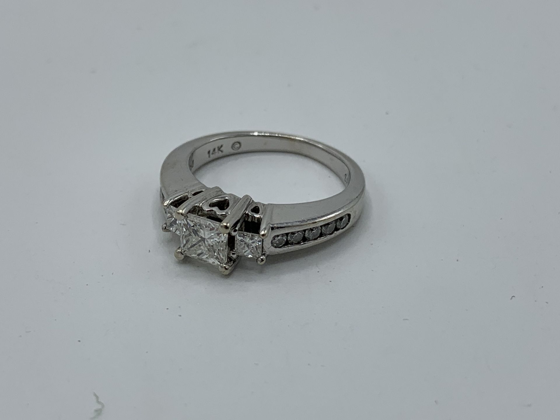 14ct white gold princess cut diamond 3 stone ring with diamonds to the shoulder, weight 4.6gms, size