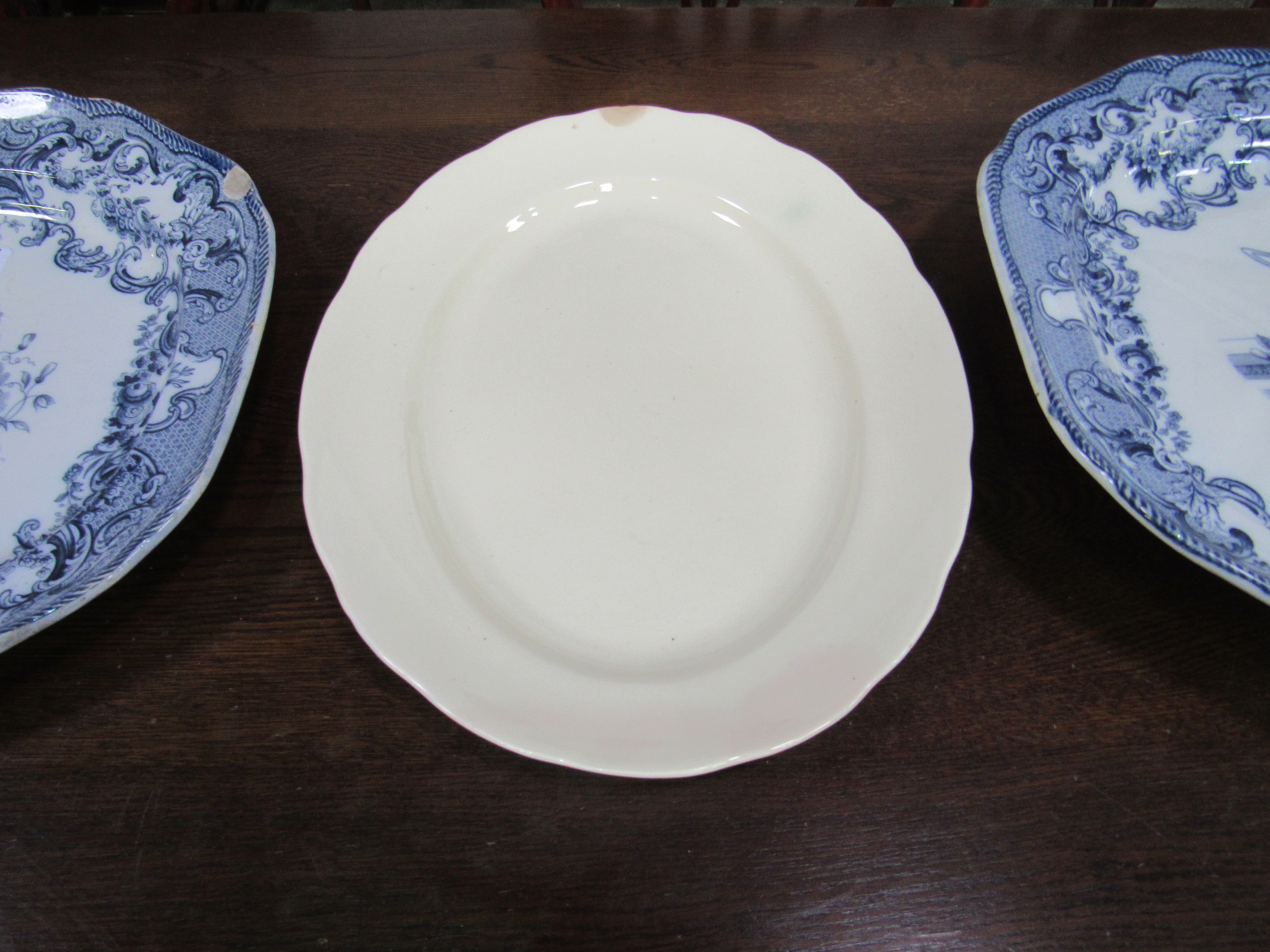 Copeland meat plate and matching serving plate as found together with a cream serving plate, 54 x - Image 3 of 4