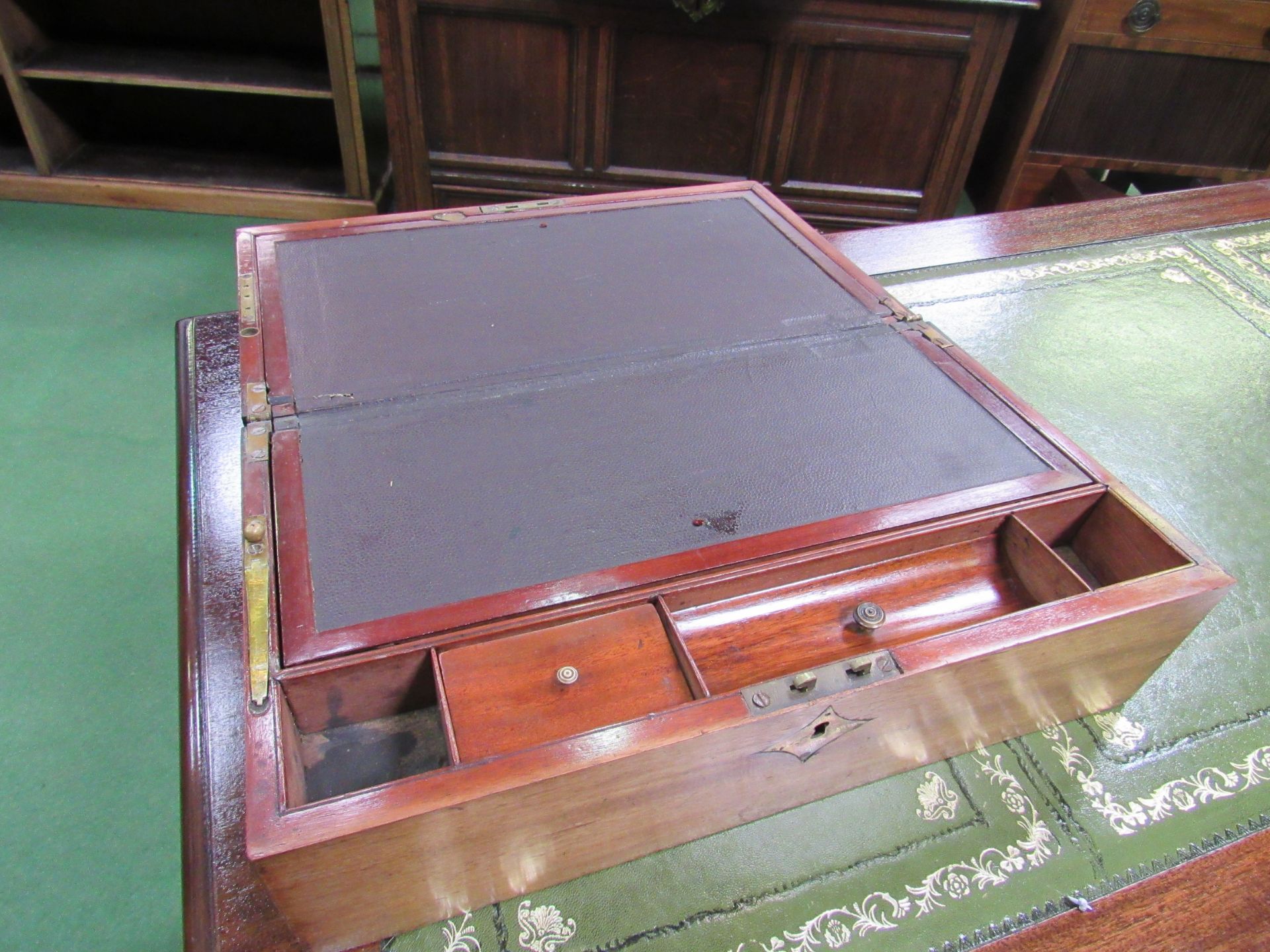 Mahogany writing slope cum lectern, with brass carry handles, complete with dismantlable stop, - Image 5 of 5