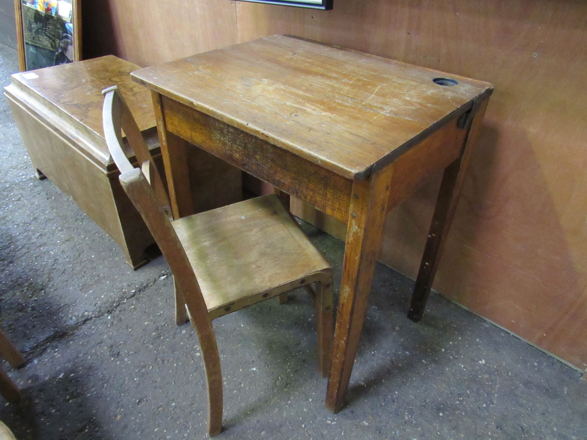 4 x 1950's school chairs by Kingfisher and another, together with a child's school desk. Estimate £