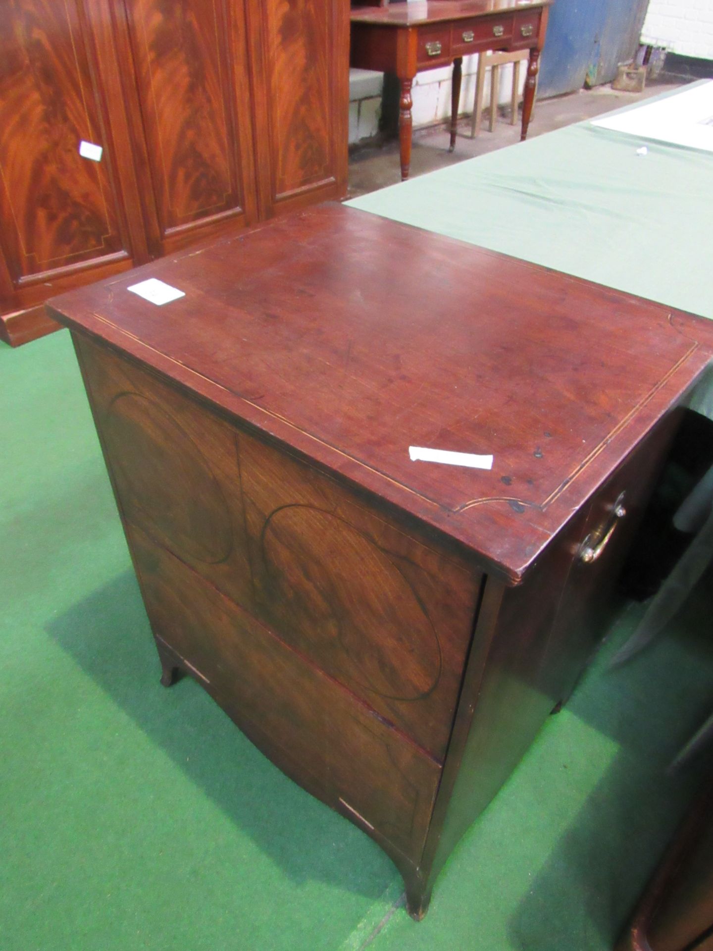 Georgian flame mahogany commode, with brass carry handles, 63 x 49 x 75cms. Estimate £20-40. - Image 2 of 3