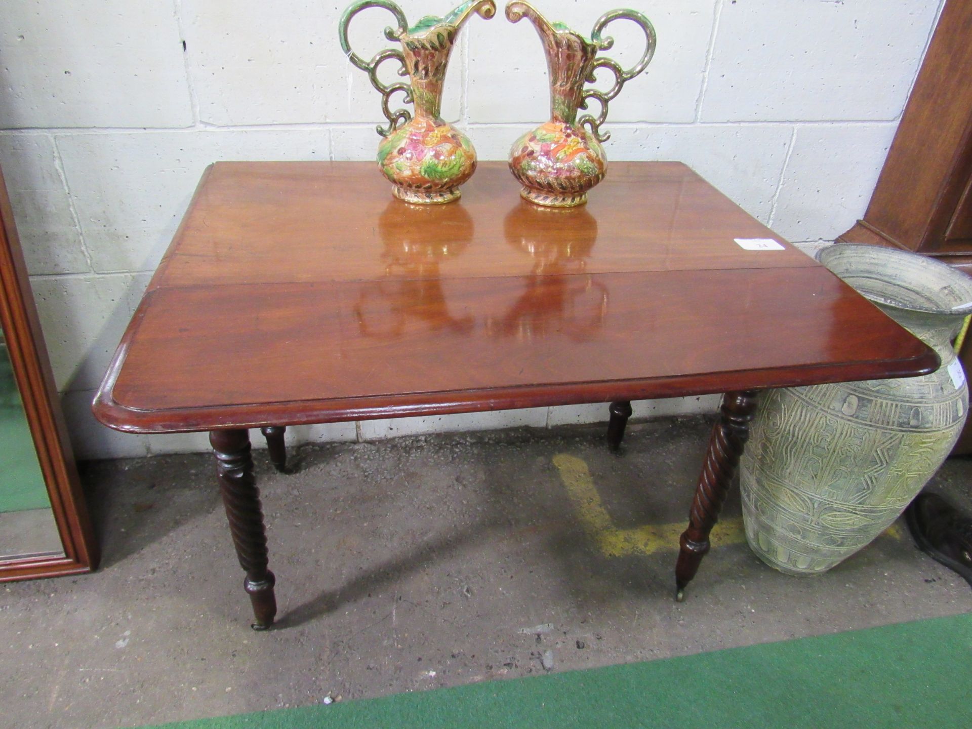 Mahogany Pembroke table on spiral turned legs to casters. 90 x 100 (open) x 70. Estimate £30-50.