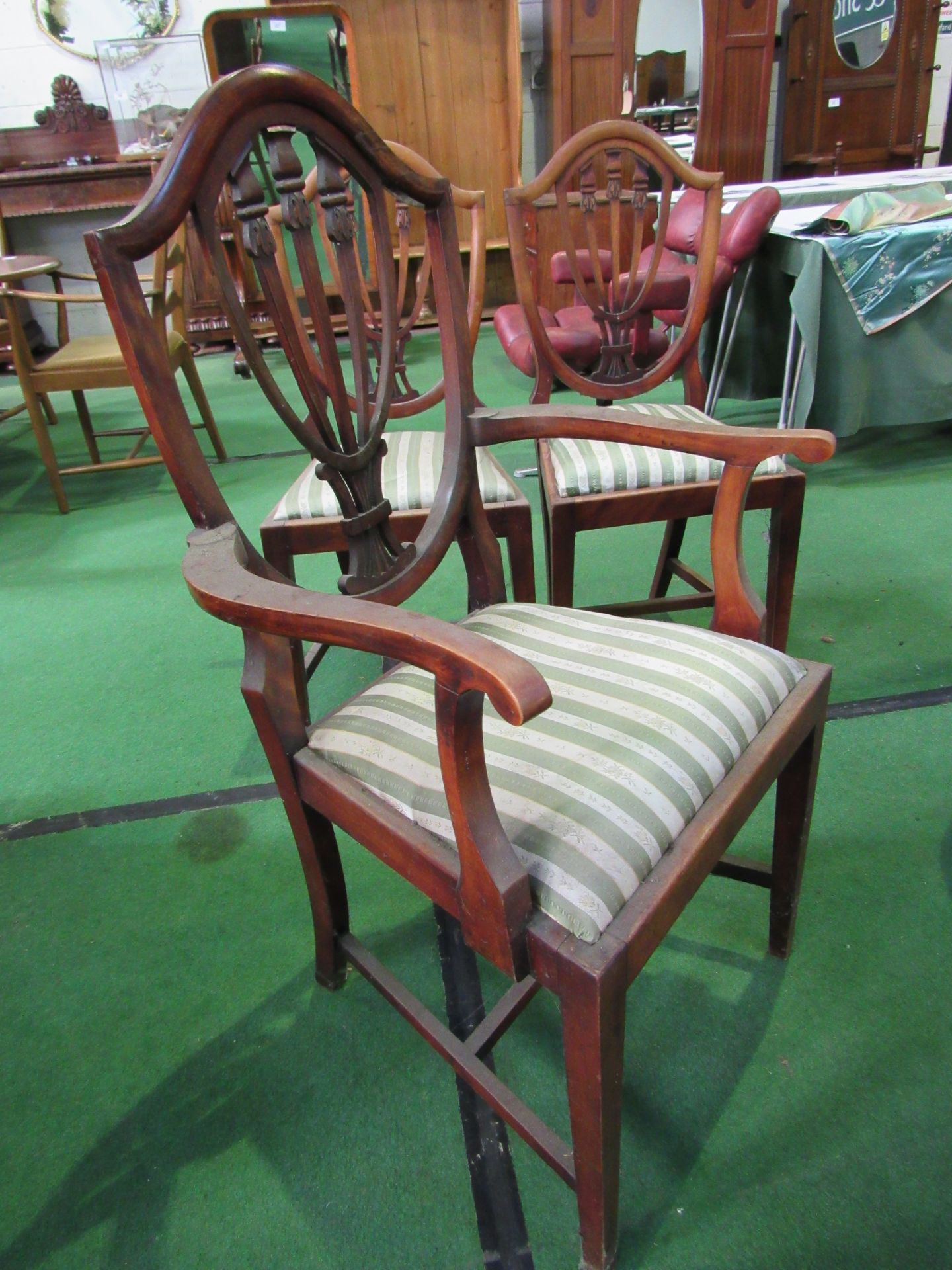 Set of 6 shield back Hepplewhite style dining chairs and 2 matching carvers. Estimate £120-150. - Image 3 of 6