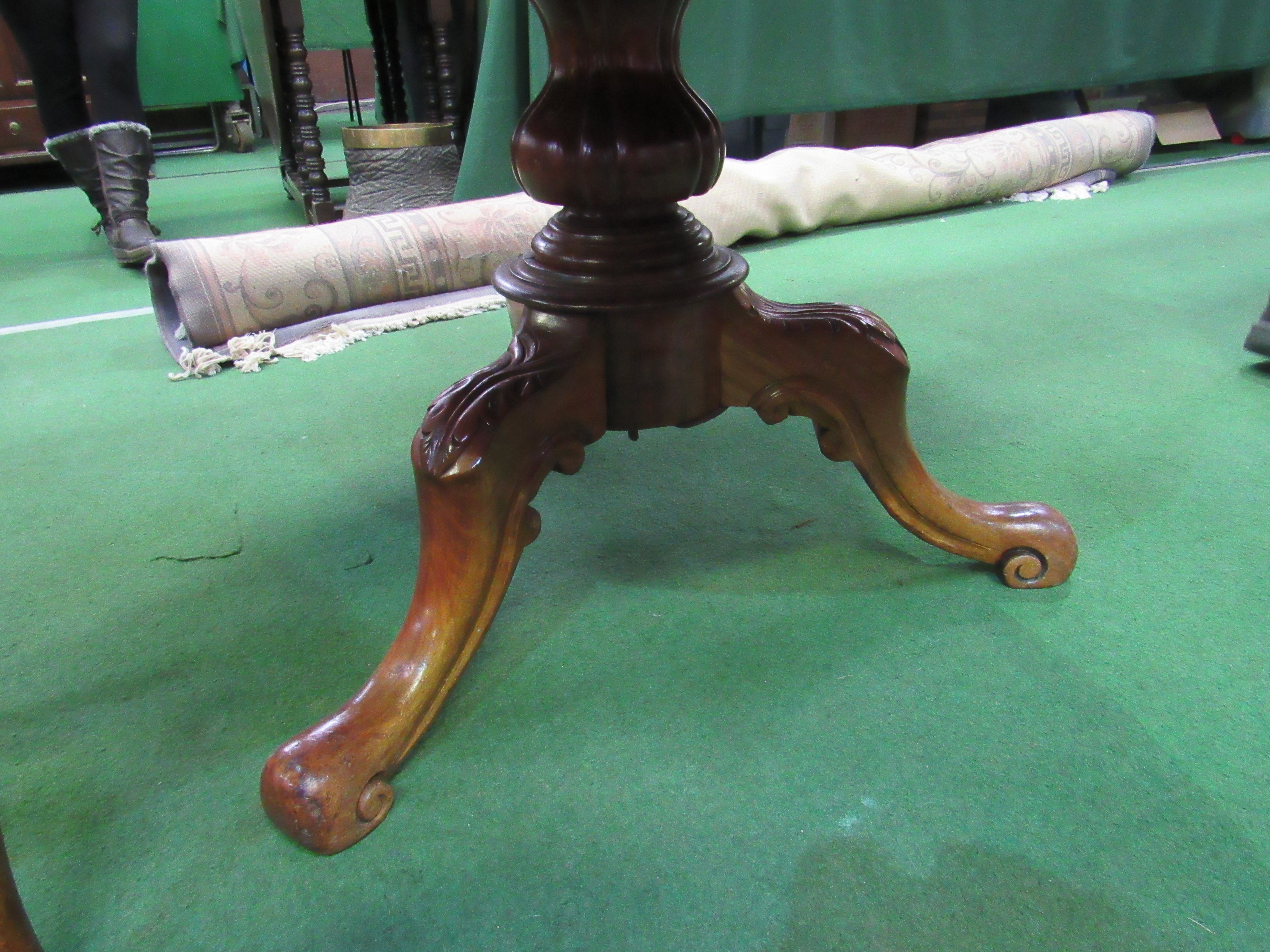 Mahogany circular tilt top table, on turned and carved pedestal to 3 feet. Diameter 116cms. Estimate - Image 2 of 3