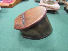 19th century provincial made horse's hoof table top snuff box with Horseshoe. Estimate £60-80.