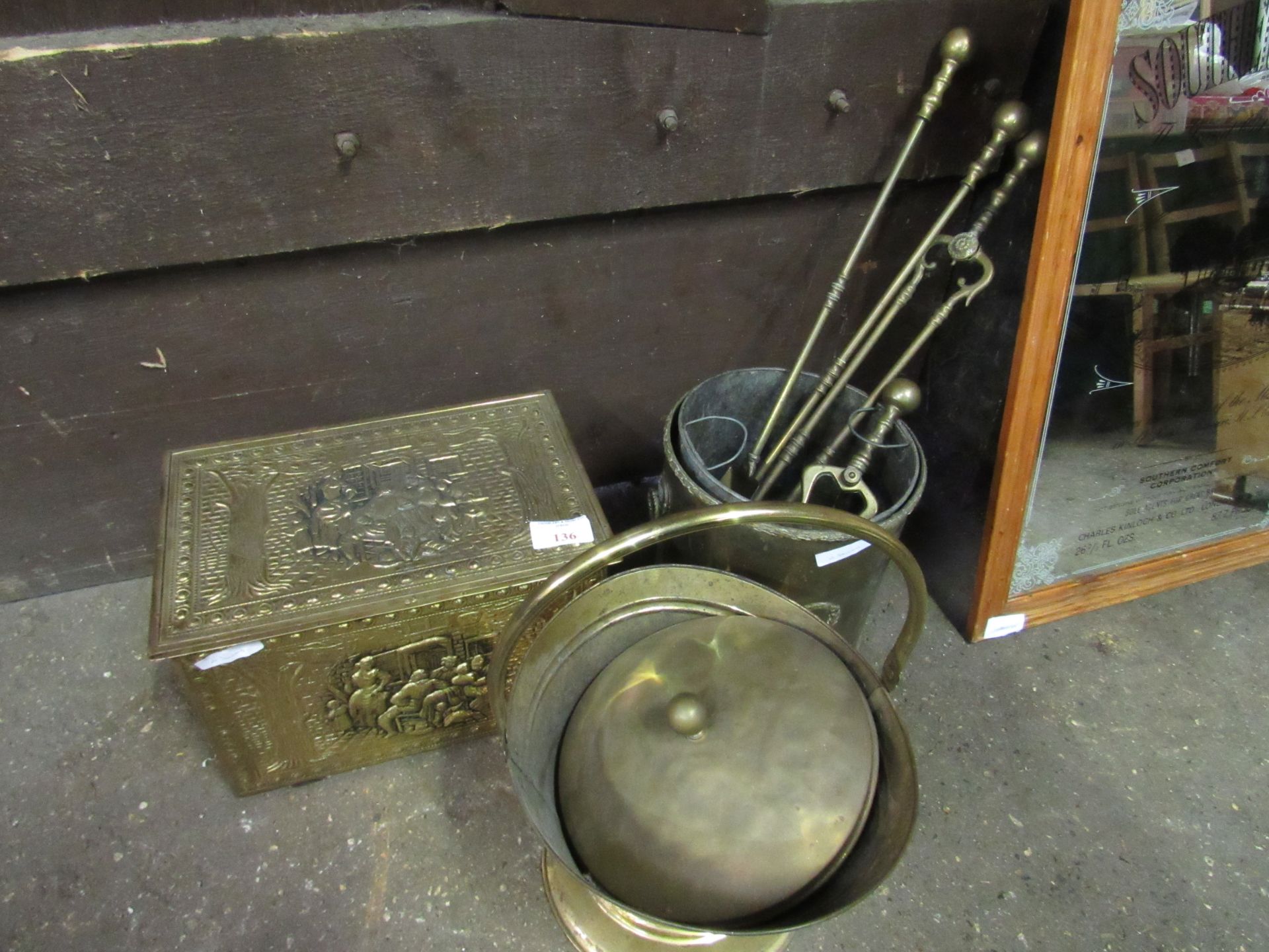 2 brass coal buckets, fire dogs, brass fire irons and brass kindling box. Estimate £30-40. - Bild 2 aus 2