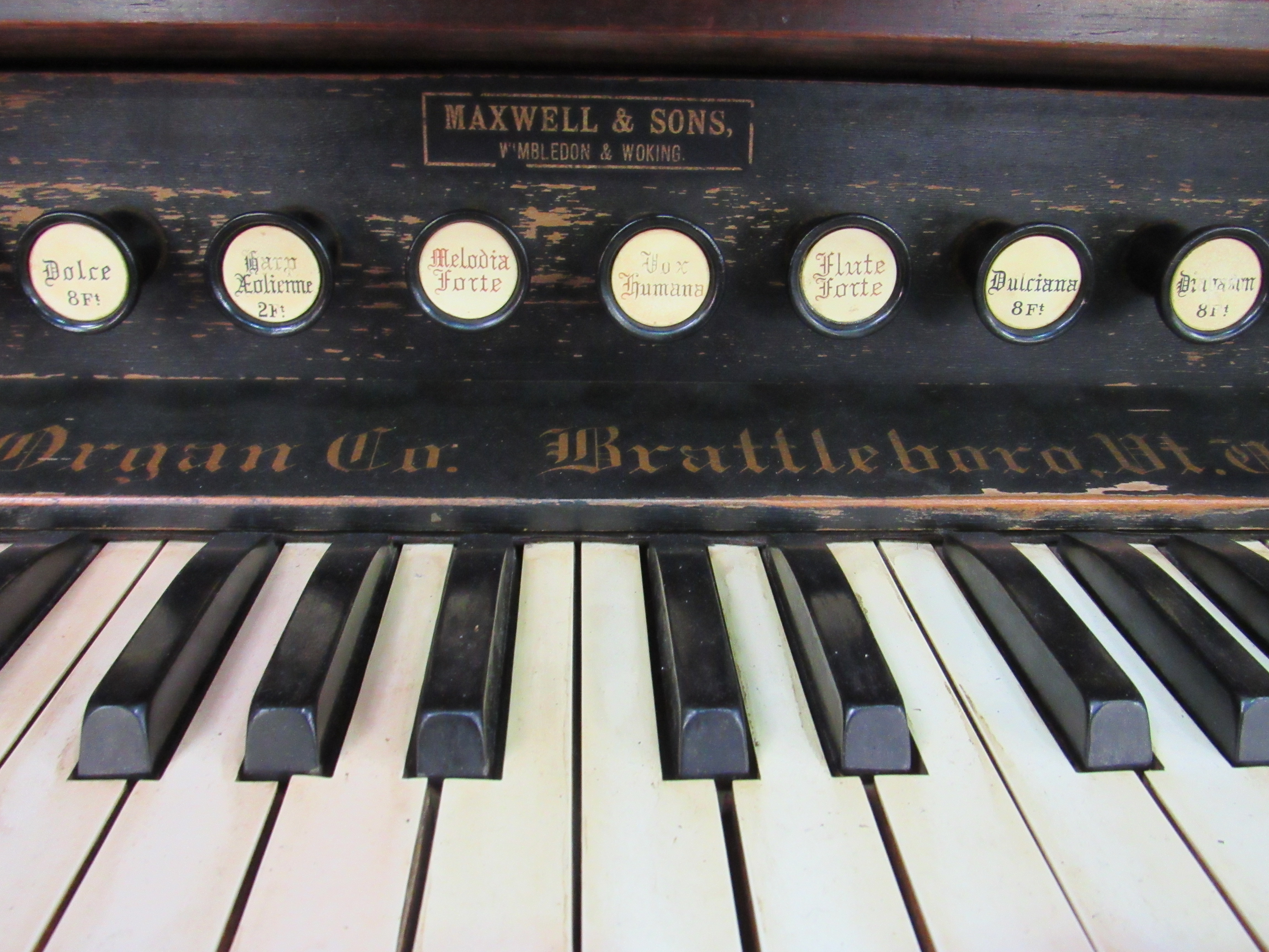 Victorian style decorated mahogany organ by Estey Organ Co., Brattleboro, Vermont, USA. 110 x 60 x - Image 3 of 5