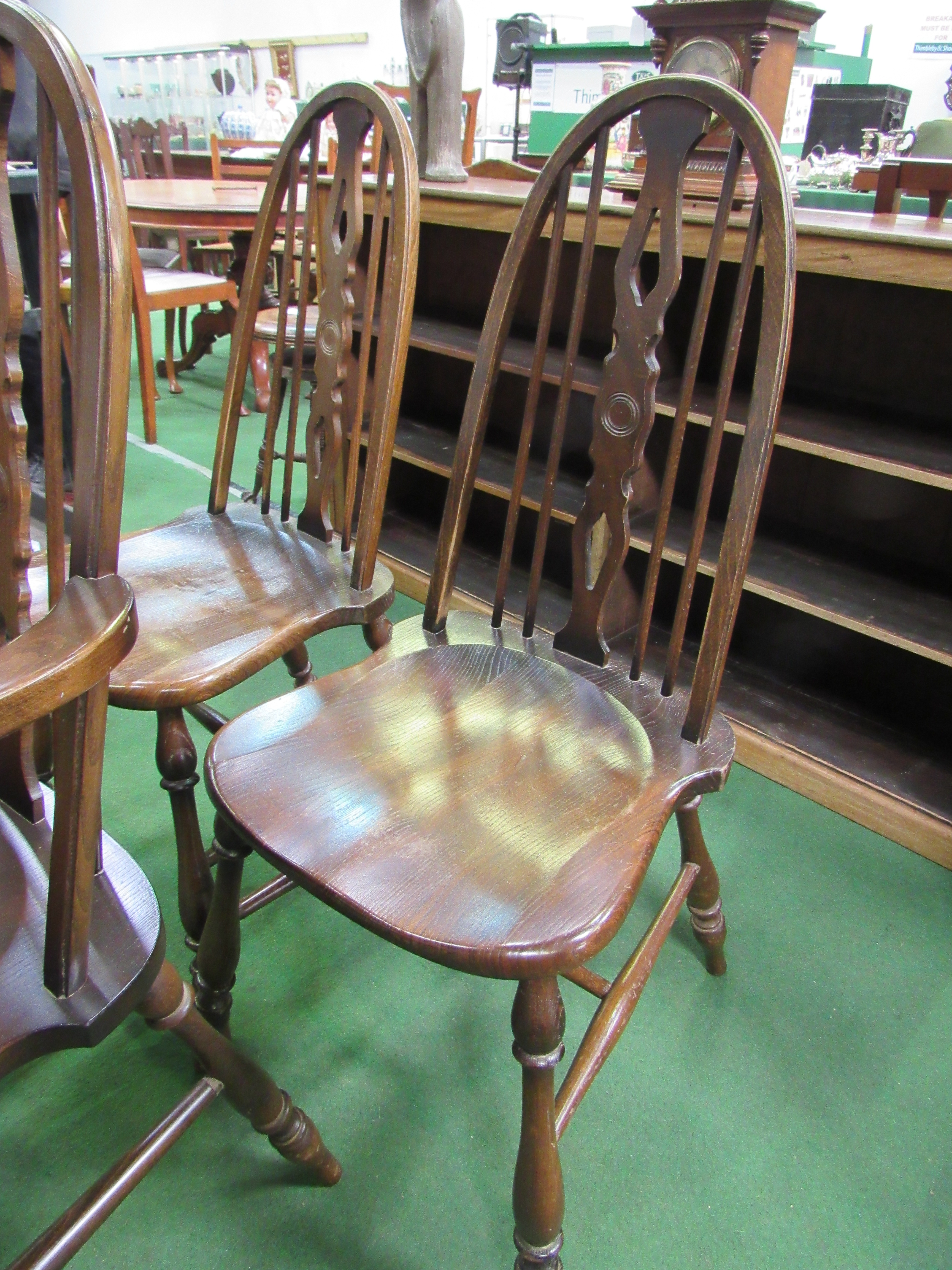 6 rail back shaped seat chairs and 2 matching carvers. Estimate £10-30. - Image 2 of 4