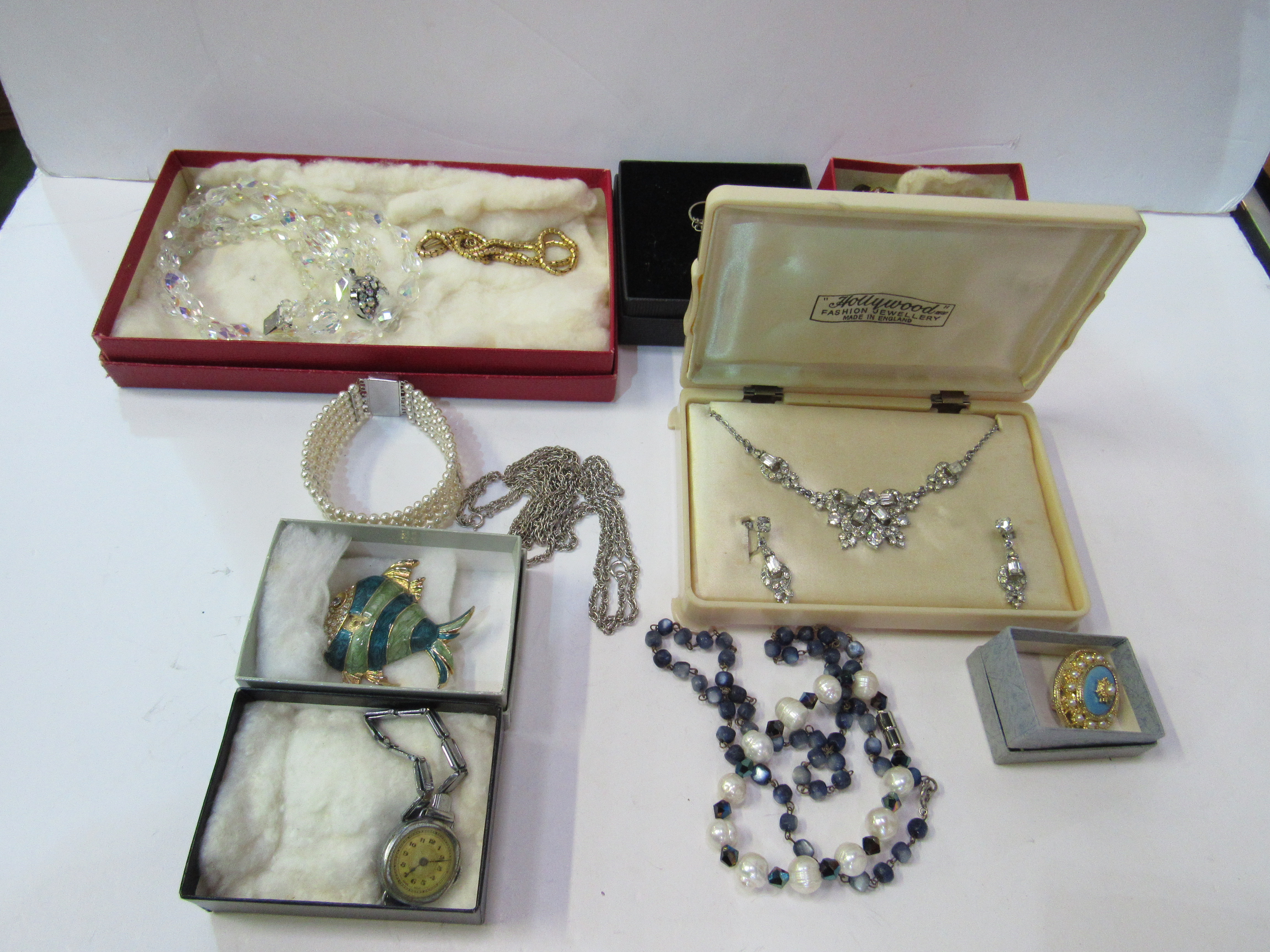Quantity of costume jewellery mainly in boxes. Estimate £.