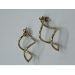 9ct gold twirly drop earrings, weight 2.6gms. Estimate £20-30.