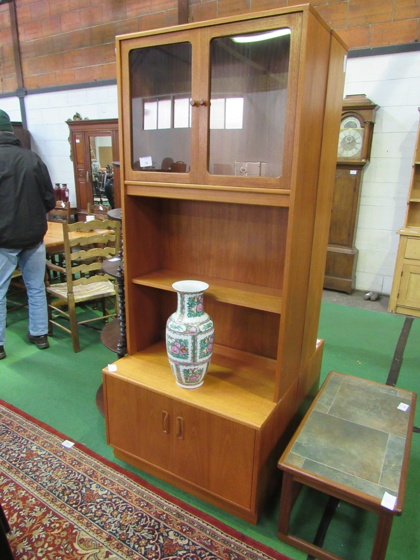 G Plan display unit with cupboard below, 82 x 46 x 198cms. Estimate £25-40. - Image 4 of 4