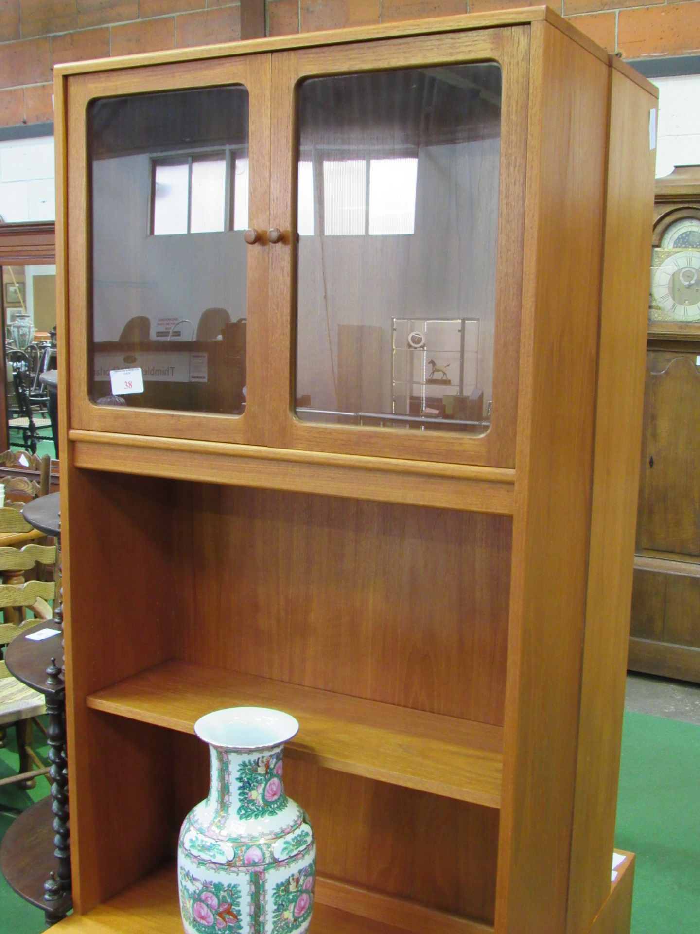 G Plan display unit with cupboard below, 82 x 46 x 198cms. Estimate £25-40. - Image 3 of 4