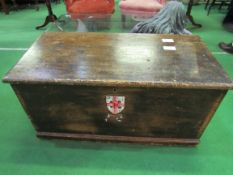 Pine chest with carry handles, 100 x 50 x 50cms. Estimate £20-40.